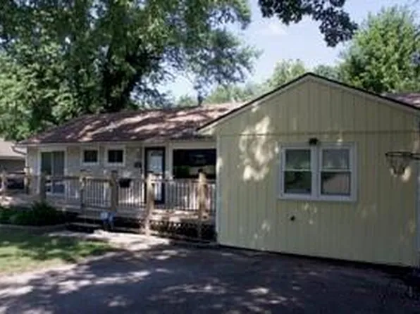 1402 SW Peggy Cir, Lees Summit, MO 64081