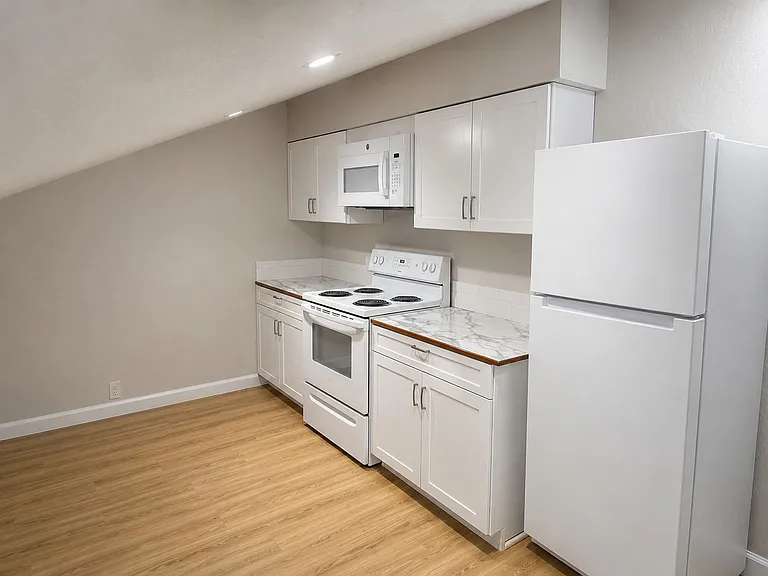 19435 Victoria Dr #2 — Photo 3