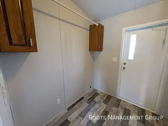 4th image of 700 E 6th St #104