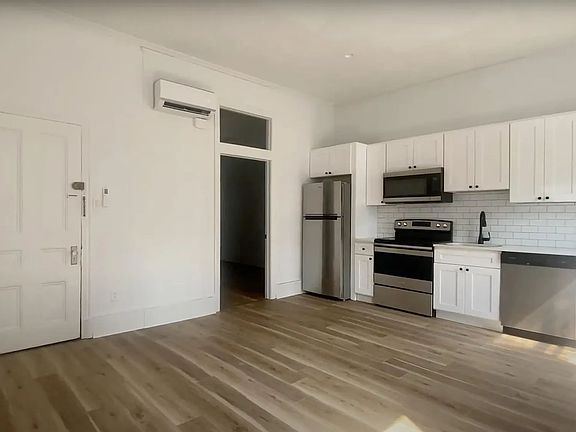 2nd image of 2037 Spring Garden St #2FF