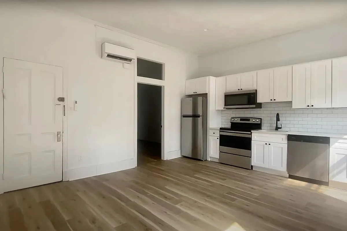 Building Photo - 2037 Spring Garden St #2FF