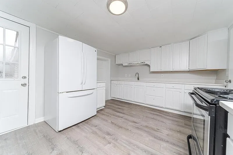 4 bed, 1.5 bath, 1416 sqft, $1,845 — Photo 1