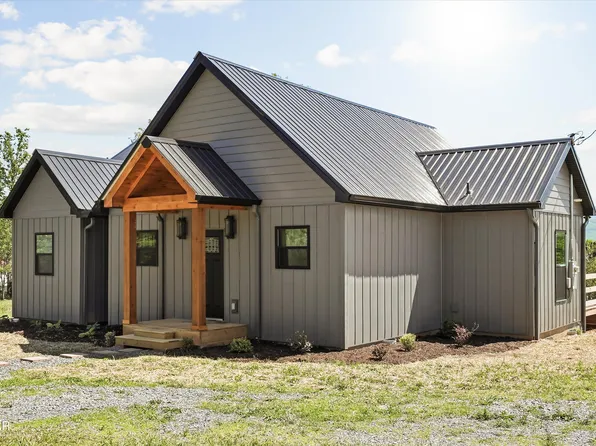 141 E Robert E Lee Dr, Newport, TN 37821