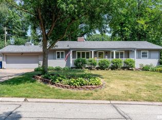 2411 Salem Ct, Bettendorf, IA