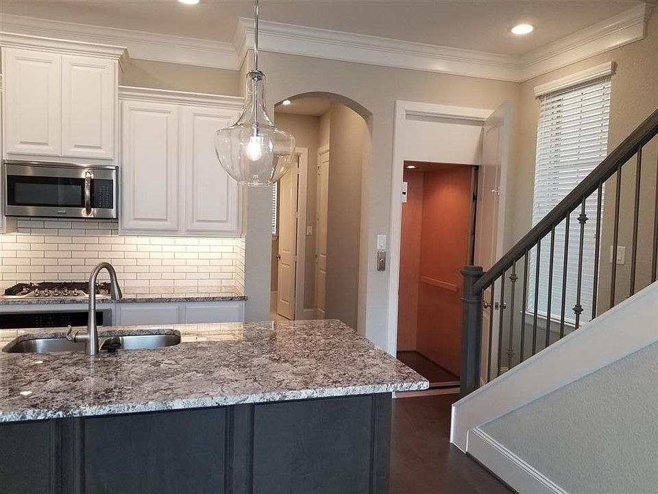 1st image of 8326 Ginger Oak St