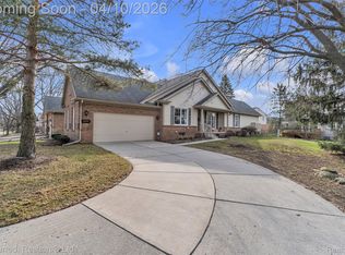 39797 Muirfield Ln, Northville, MI