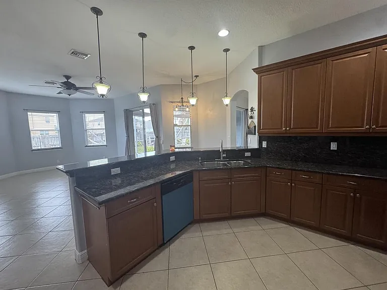 997 SW Hamberland Ave — Photo 5