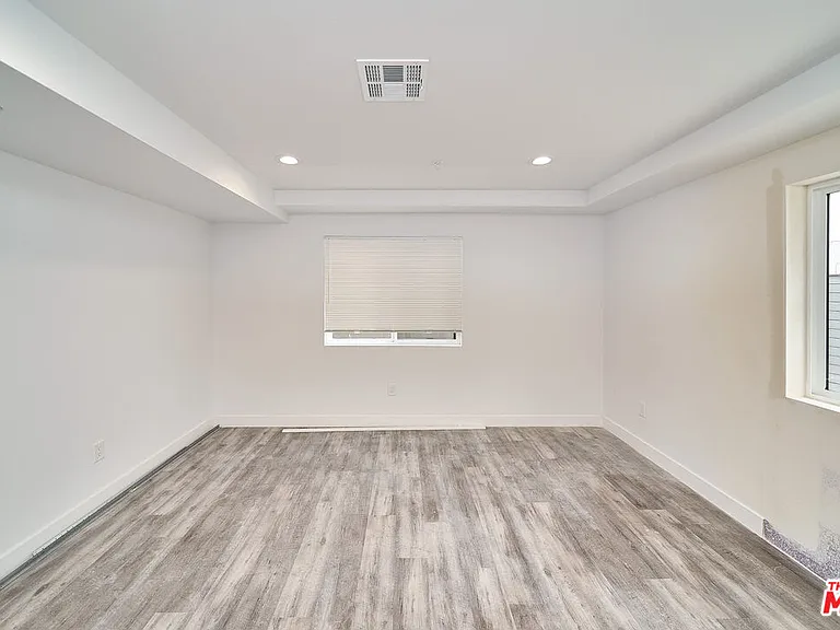 601 1/4 W 41st Pl — Photo 10