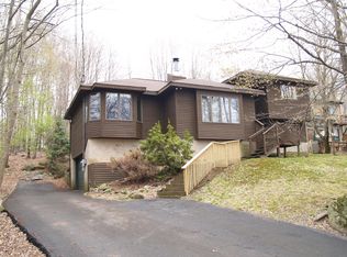 2145 Roamingwood Rd, Lake Ariel, PA 18436