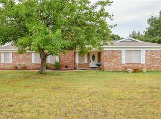 801 Willow Creek Dr, Burleson, TX 76028