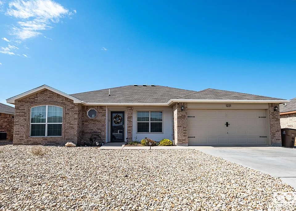 1221 Elmo Ln