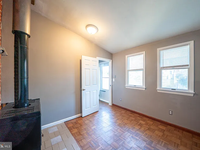 705 Eastshire Dr — Photo 15