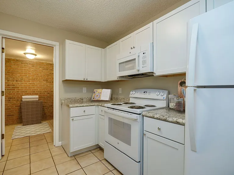 Summit Crossing Apartments — Photo 13
