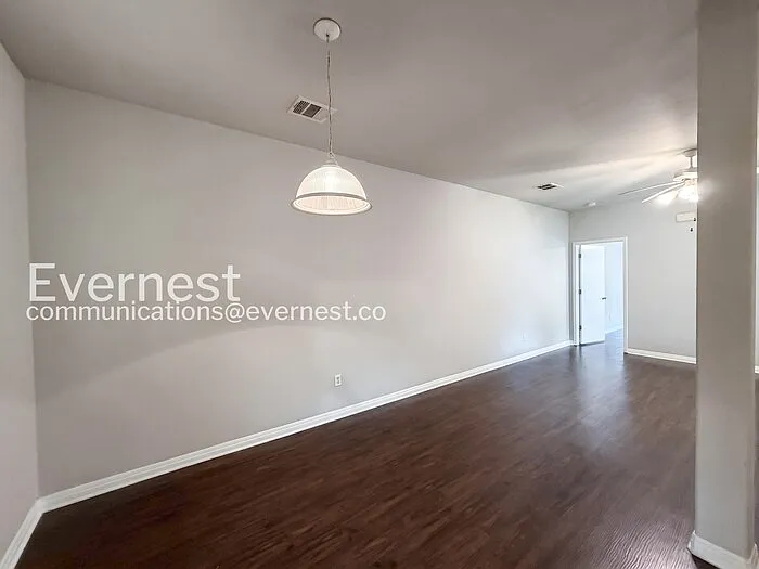1011 Iola Dr — Photo 9