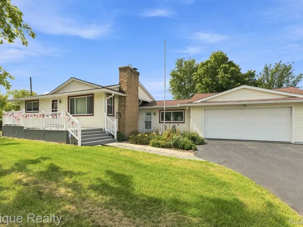10091 N Genesee Rd, Mount Morris, MI 48458