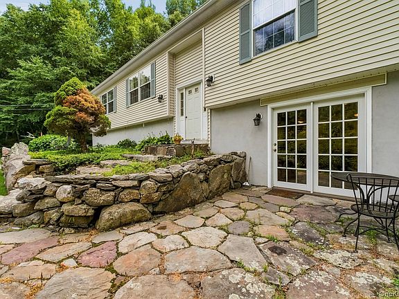 4th image of 45 Wiccopee Road