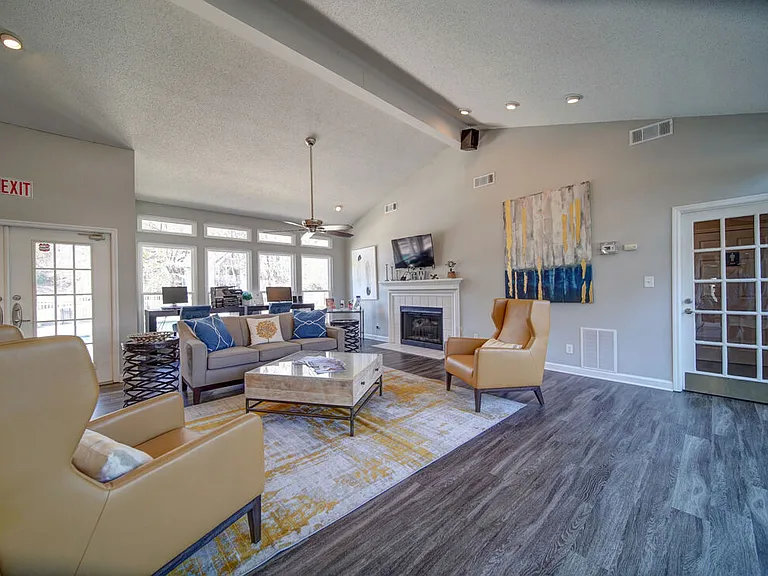 Chatham Wood Apartments — Photo 10
