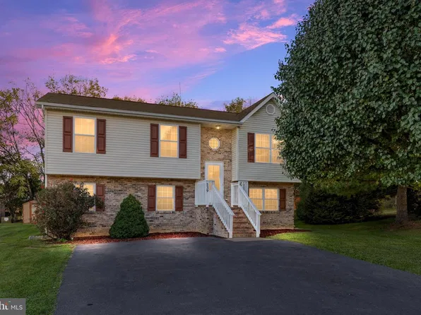 139 Hillview Dr, Maurertown, VA 22644