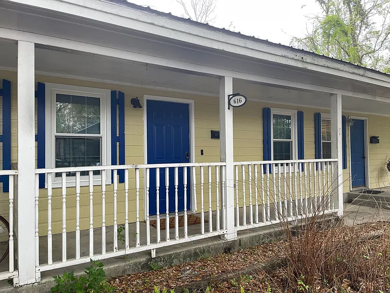 616 E Duffy St — Photo 2