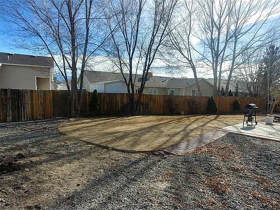 4th image of 2758 Laguna Dr