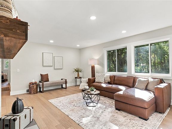 5th image of 703 Herman Rd
