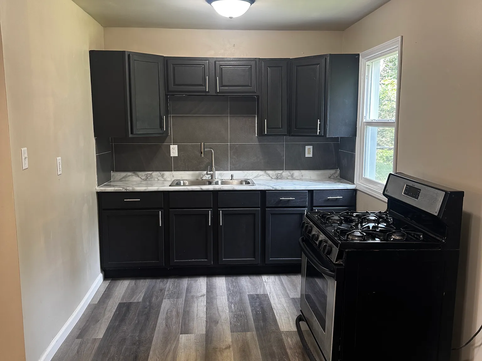 3 bed, 864 sqft, $1,375 — Photo 3