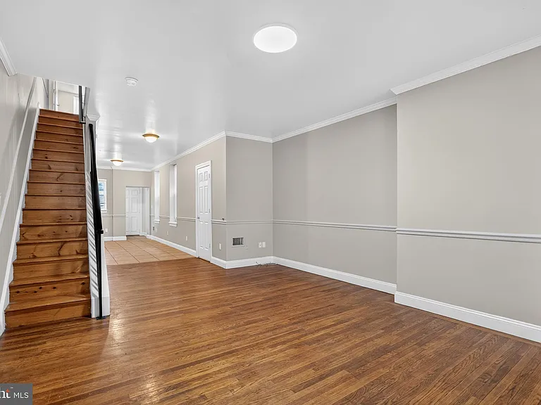 1953 E Stella St — Photo 5