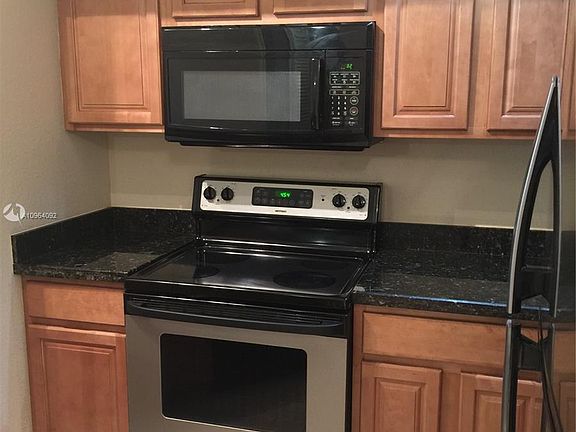 3rd image of 3390 Pinewalk Dr N APT 1034