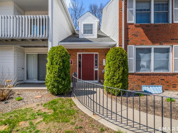 7 Concorde Way #B2, Windsor Locks, CT 06096