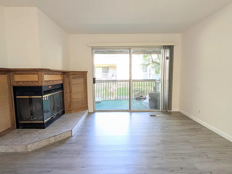 472 Lancaster Ln — Photo 6
