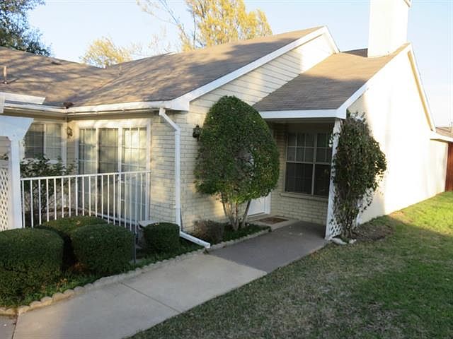 1st image of 2572 Brook Hollow Ct
