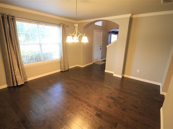 3rd image of 3005 Creekwood Dr