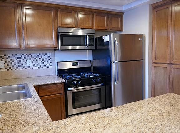 3rd image of 4308 W 182nd St
