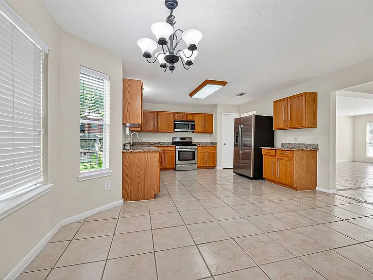 16102 Flatridge Ct — Photo 17