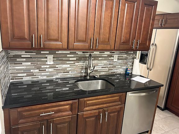 3rd image of 3 Sadore Ln APT 3E
