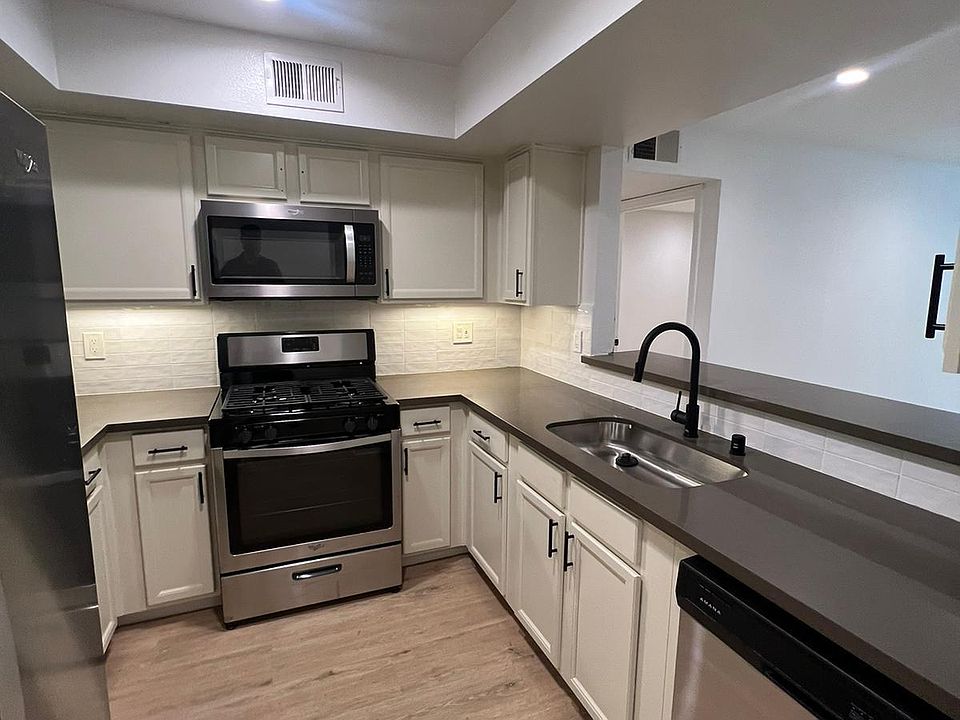 1st image of 1119 N Orange Dr #9