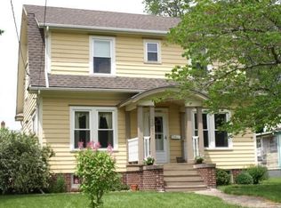 1367 W Main St, Galesburg, IL 61401