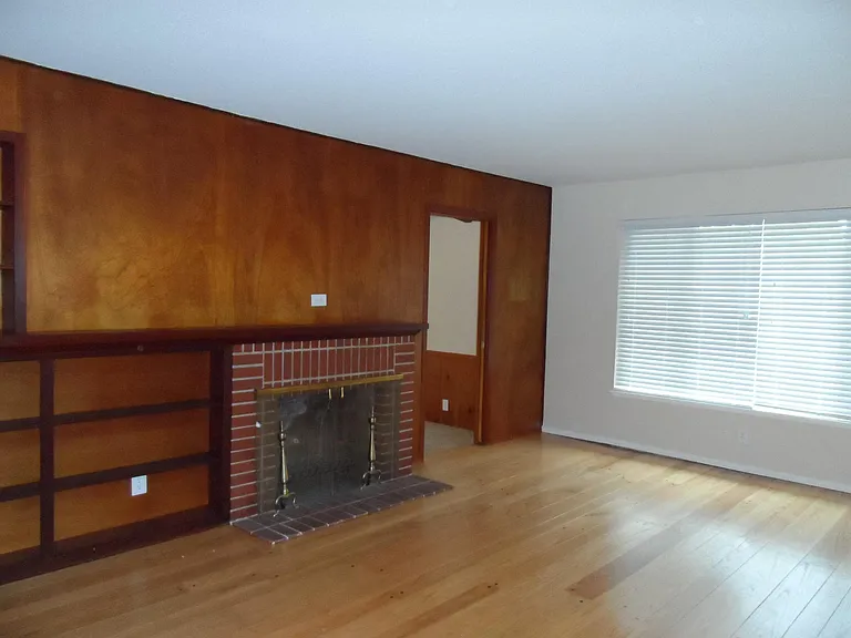 2240 Rockwood Dr — Photo 13