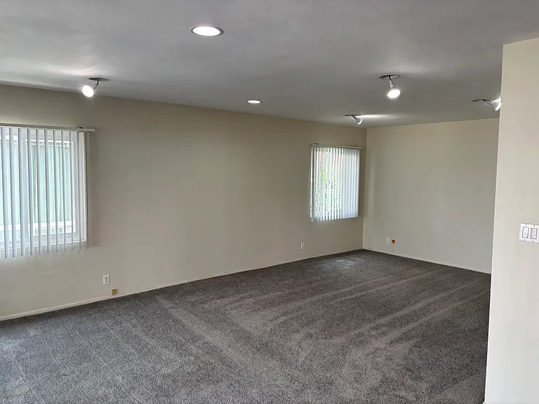 915 Ocean Ave #302 — Photo 18