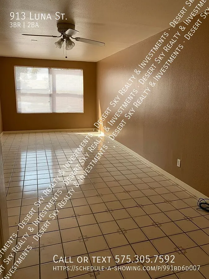 3 Bedroom 1 Bathroom Home — Photo 3