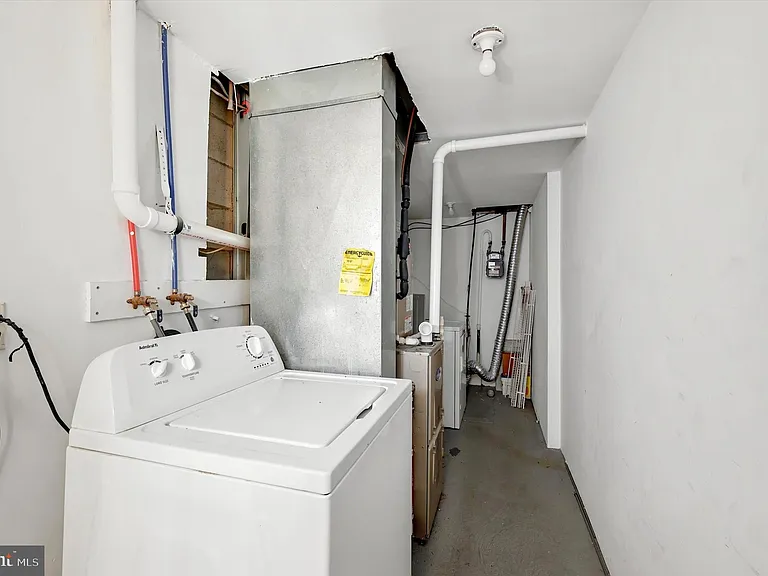 1215 Crease St — Photo 23