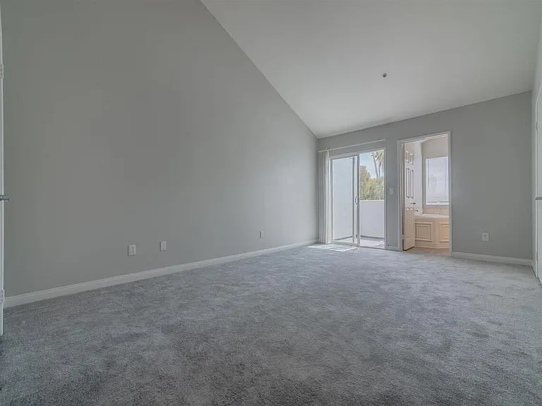 Warner Center Townhomes — Photo 20
