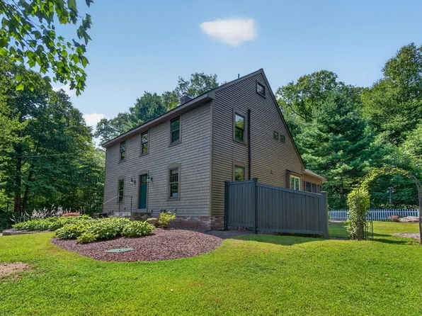187 Blackstone St, Mendon, MA 01756