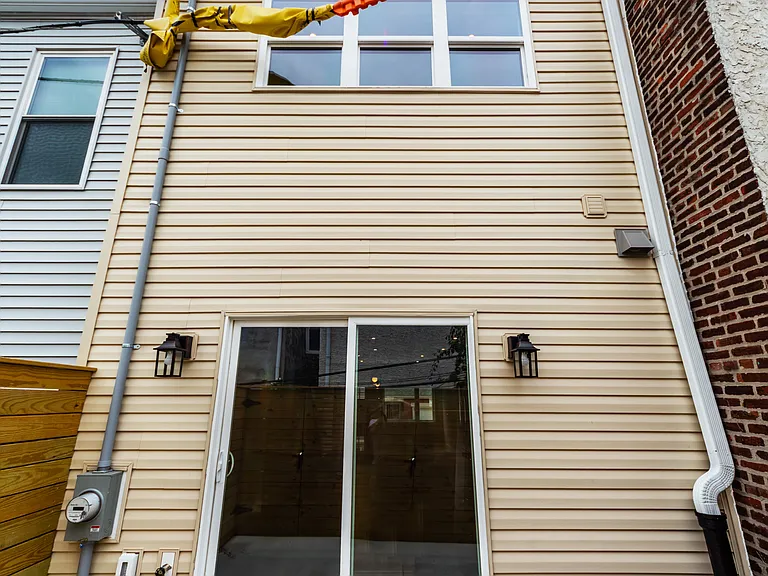 2311 Cross St — Photo 33