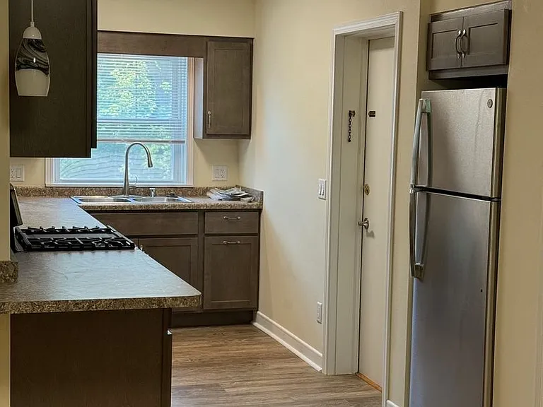 2420 E Washington Ave — Photo 4
