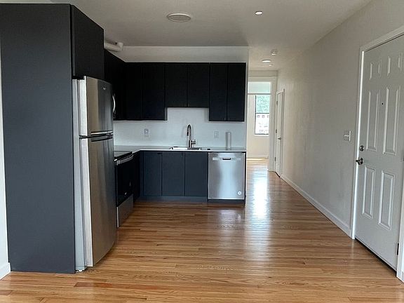 2nd image of 2527 Saint Paul St #3E