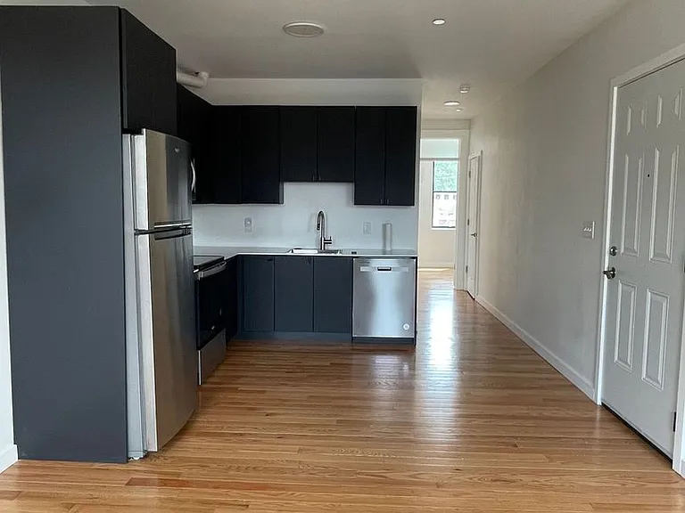 2527 Saint Paul St — Photo 5