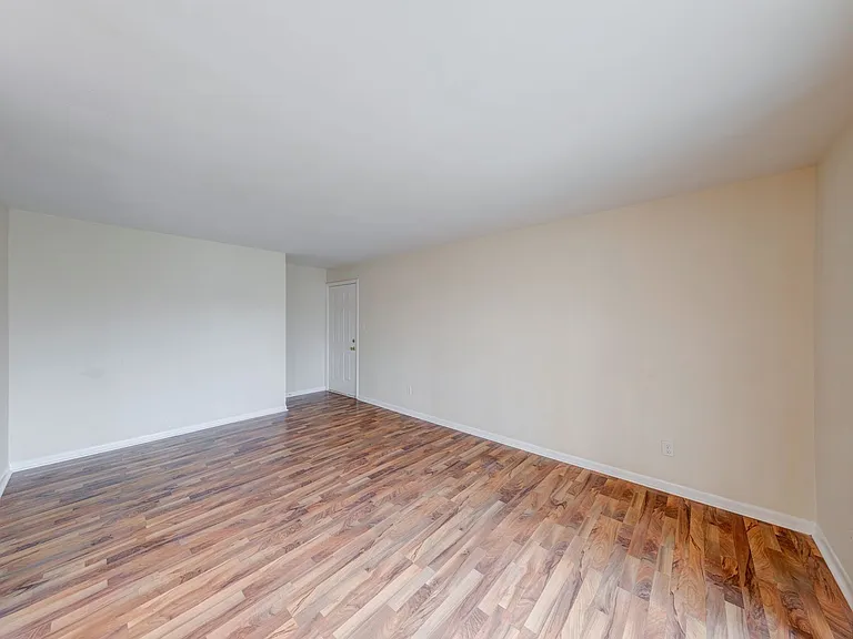 Lawrence Glen Apartments — Photo 6