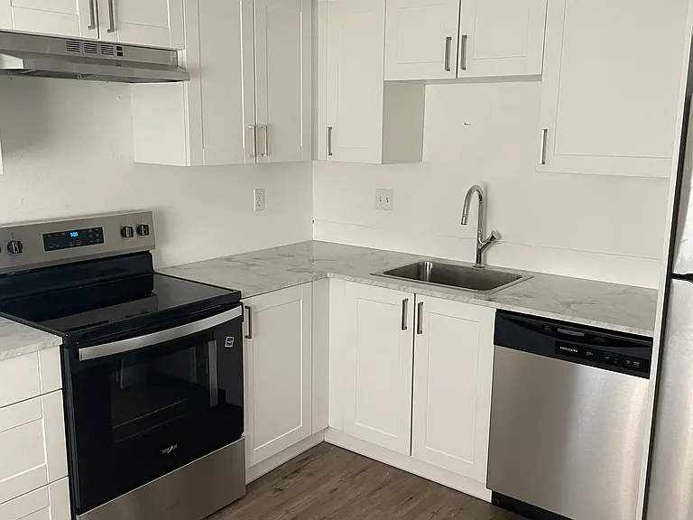 7 Padanaram Rd #B21 — Photo 3