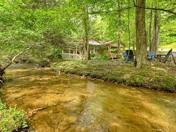 407 Tanglewood Dr, Blue Ridge, GA 30513